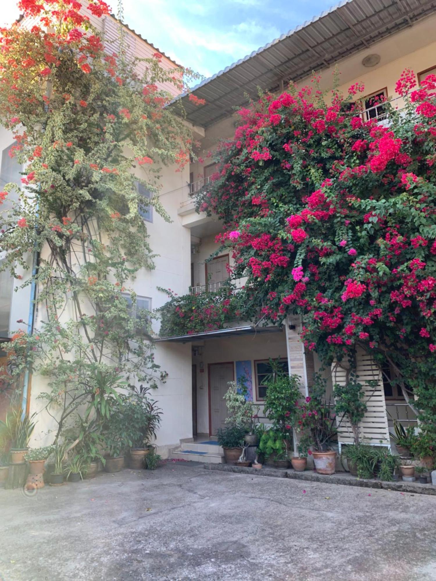 Pikul Apartment Hotel Nong Khai Exteriör bild