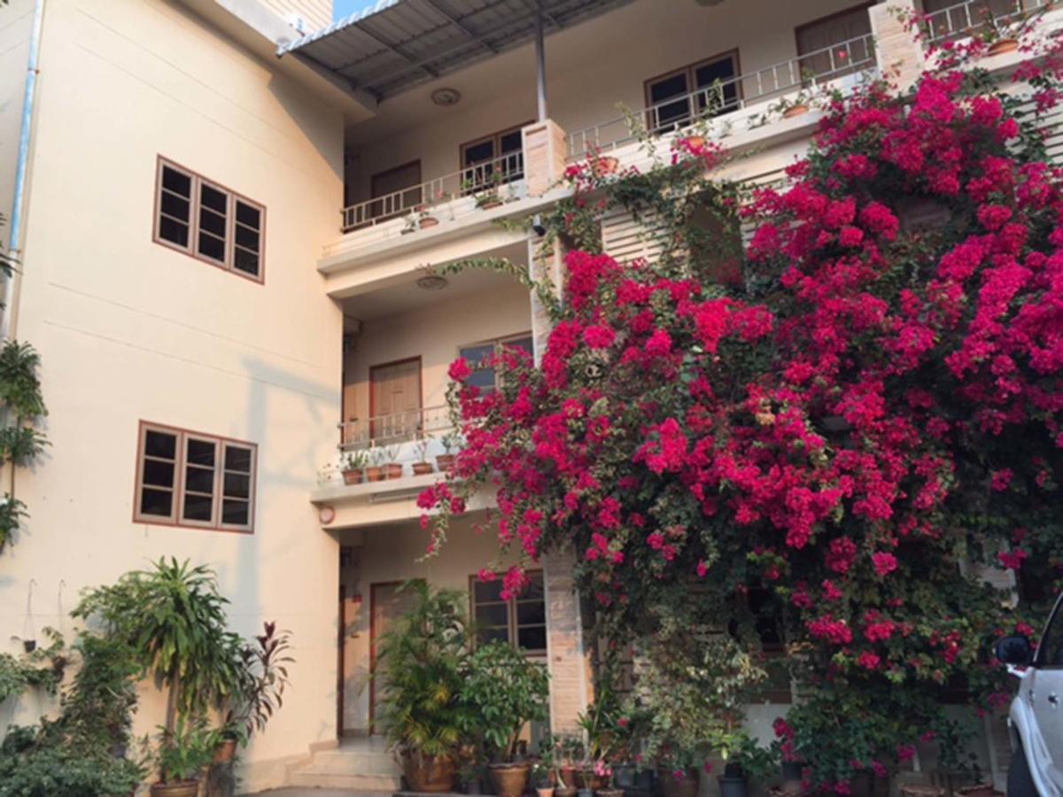 Pikul Apartment Hotel Nong Khai Exteriör bild
